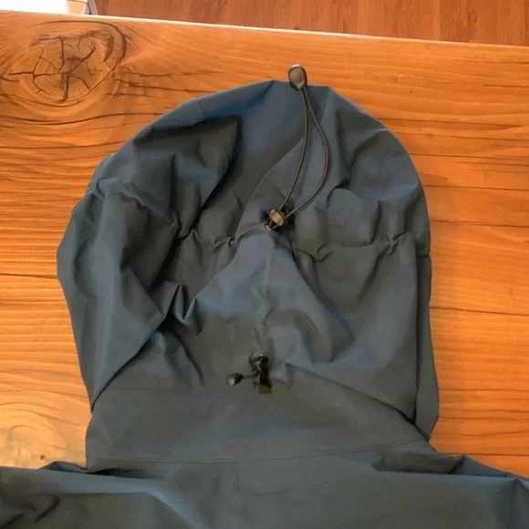 Arc’teryx Alpha AR hardshell hoody, size M, EUC - Picture 5 of 13